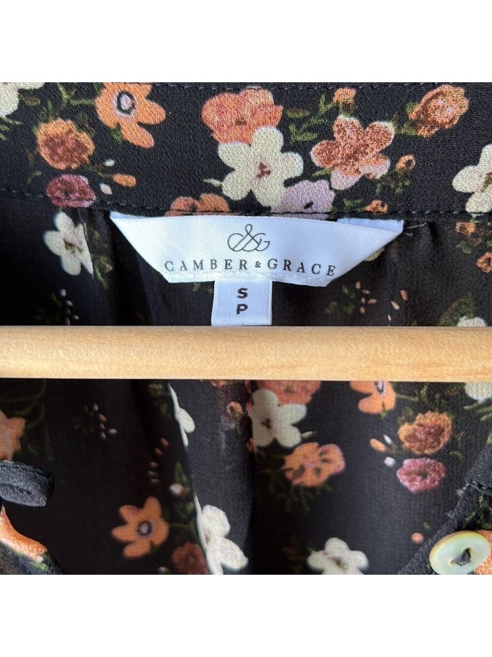 Camber & GRACE Black Floral Sheer Cut Out Sleeve Tunic Small - Picture 3 of 11